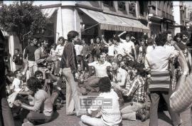 Manifestación de estudiantes por la avenida de la Constitución y aledaños pidiendo el regreso ...