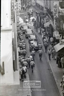 Concentración de trabajadores metalúrgicos en calle Morería sede del Sindicato Provincial del ...