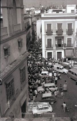 Concentración de trabajadores metalúrgicos en calle Morería sede del Sindicato Provincial del ...