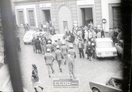 Manifestación de mujeres por la calle San Jacinto de Sevilla [Foto 09]